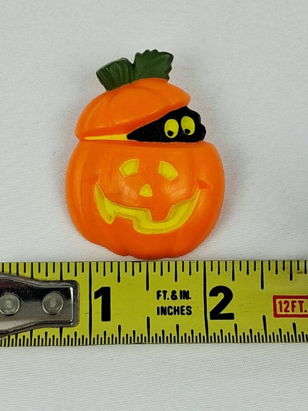 VTG 1982 Hallmark Jack-O-Lantern Lapel Hat Pin Peek-A-Boo Black Cat - Picture 4 of 4